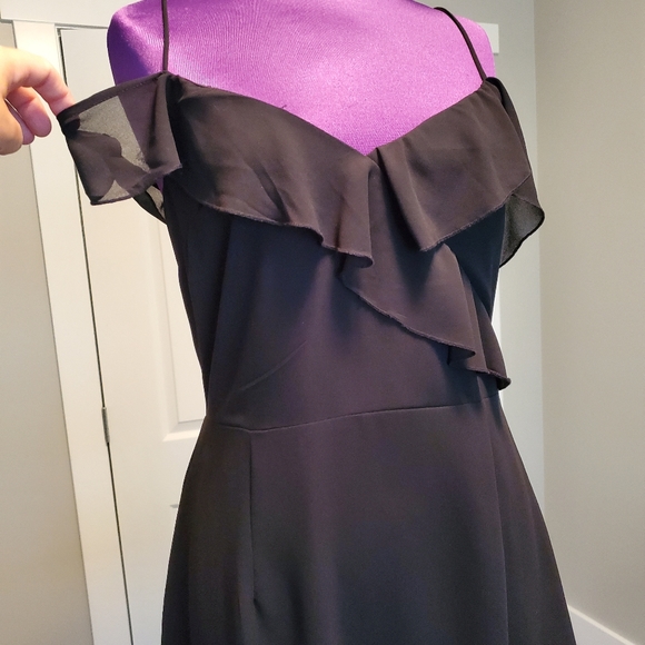 Dresses - Picture 3 of 3